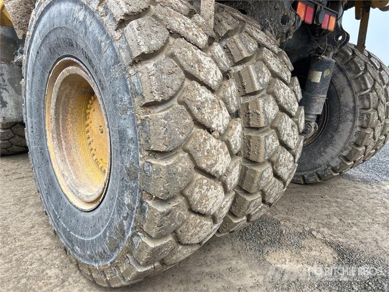 Komatsu HD465-7E0 Csuklósdömperek