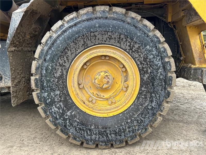 Komatsu HD465-7E0 Csuklósdömperek