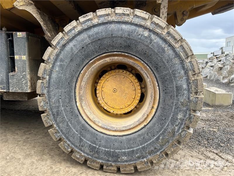 Komatsu HD465-7E0 Csuklósdömperek