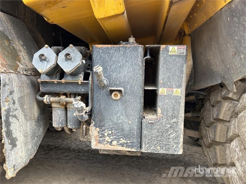 Komatsu HD465-7E0 Csuklósdömperek