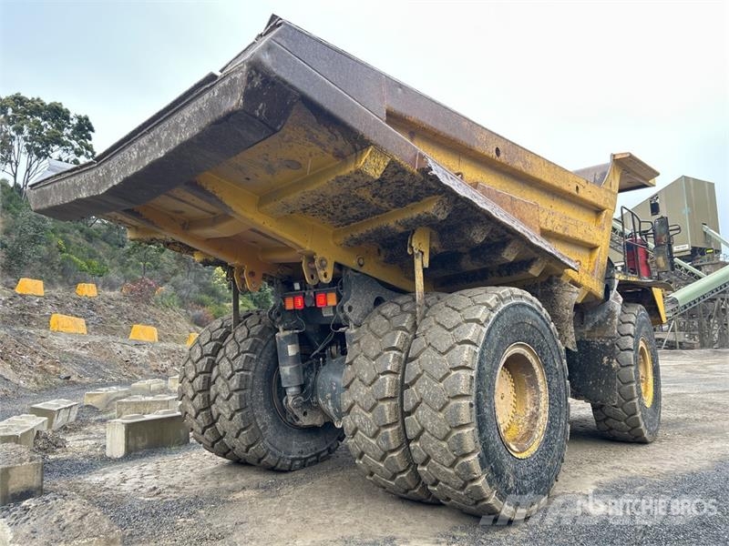 Komatsu HD465-7E0 Csuklósdömperek