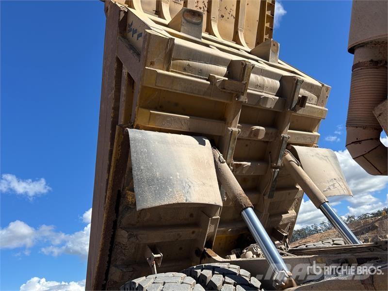 Komatsu HD4655 Haul Truck Csuklósdömperek