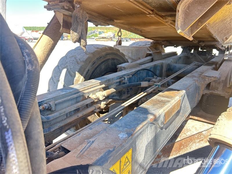 Komatsu HM300-1 ساحبات مفصلية