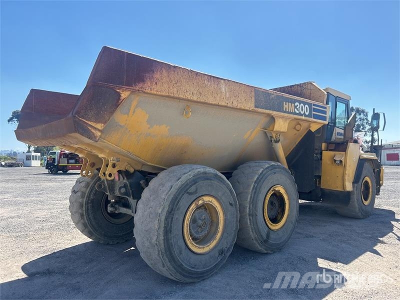 Komatsu HM300-1 ساحبات مفصلية