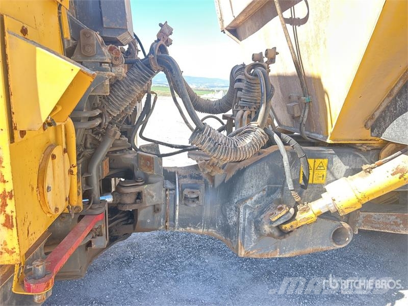 Komatsu HM300-1 ساحبات مفصلية