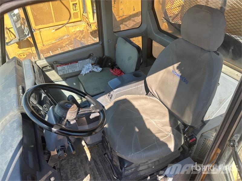 Komatsu HM300-1 ساحبات مفصلية