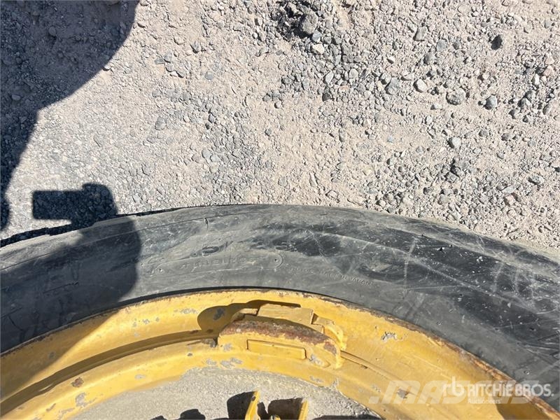 Komatsu HM300-1 ساحبات مفصلية