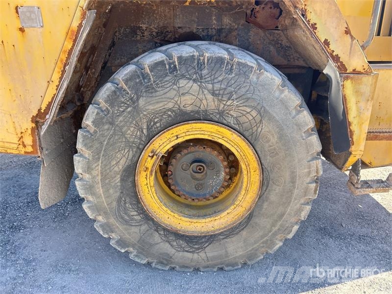 Komatsu HM300-1 ساحبات مفصلية