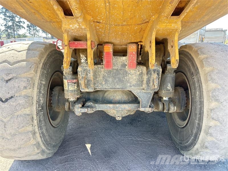 Komatsu HM300-1 ساحبات مفصلية