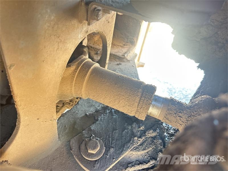 Komatsu HM300-1 ساحبات مفصلية