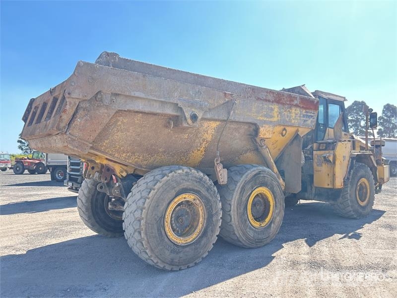 Komatsu HM300-1 ساحبات مفصلية