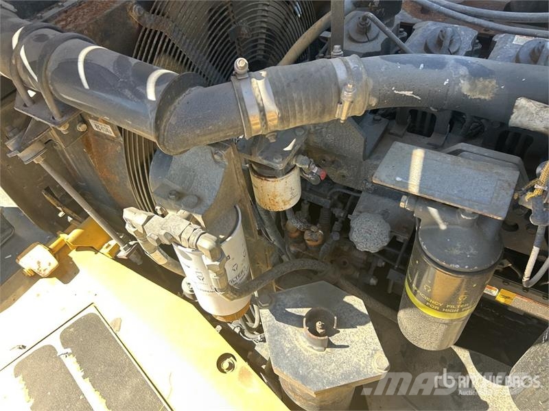Komatsu HM300-1 ساحبات مفصلية