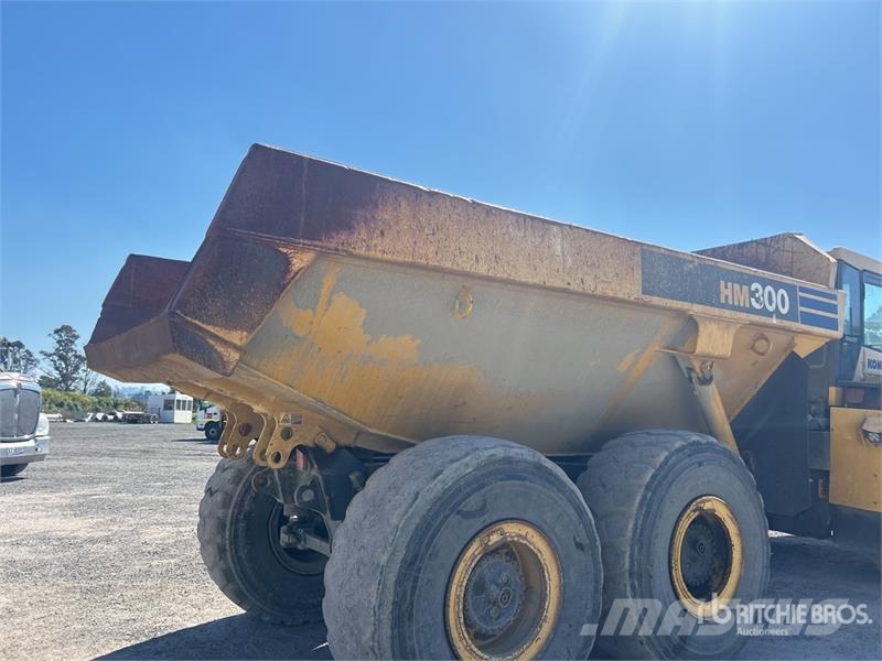 Komatsu HM300-1 ساحبات مفصلية