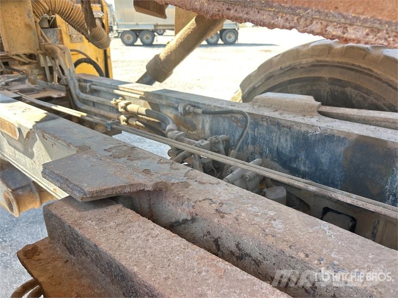 Komatsu HM300-1 ساحبات مفصلية