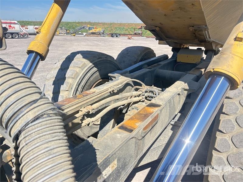 Komatsu HM300-1 ساحبات مفصلية