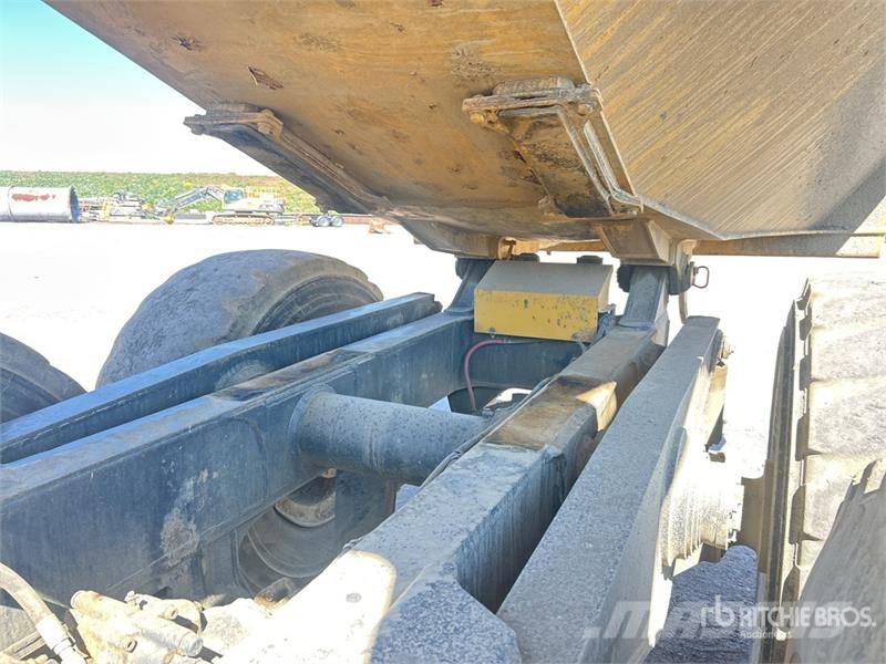 Komatsu HM300-1 ساحبات مفصلية