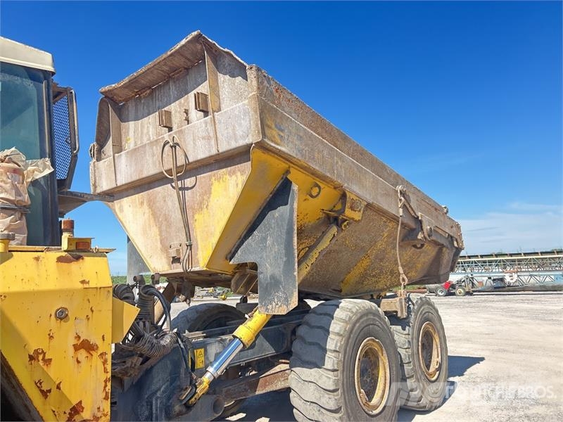 Komatsu HM300-1 ساحبات مفصلية