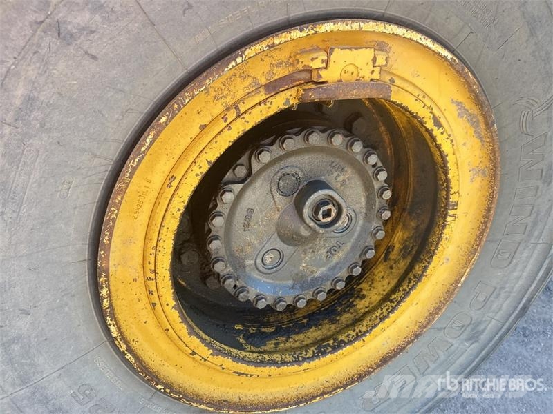 Komatsu HM300-1 ساحبات مفصلية