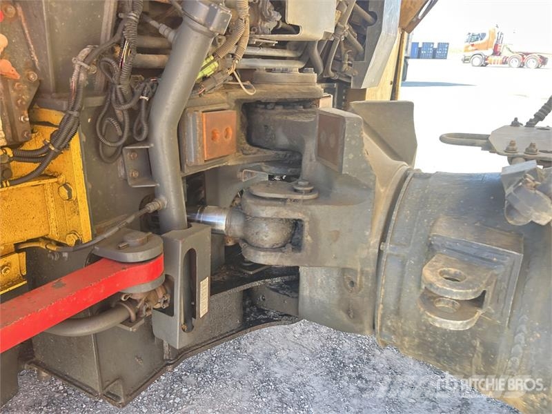 Komatsu HM300-1 ساحبات مفصلية