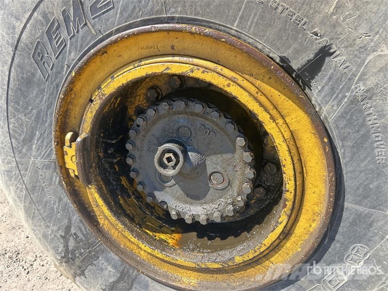 Komatsu HM300-1 ساحبات مفصلية