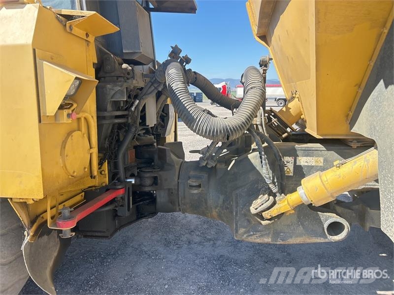 Komatsu HM300-1 ساحبات مفصلية