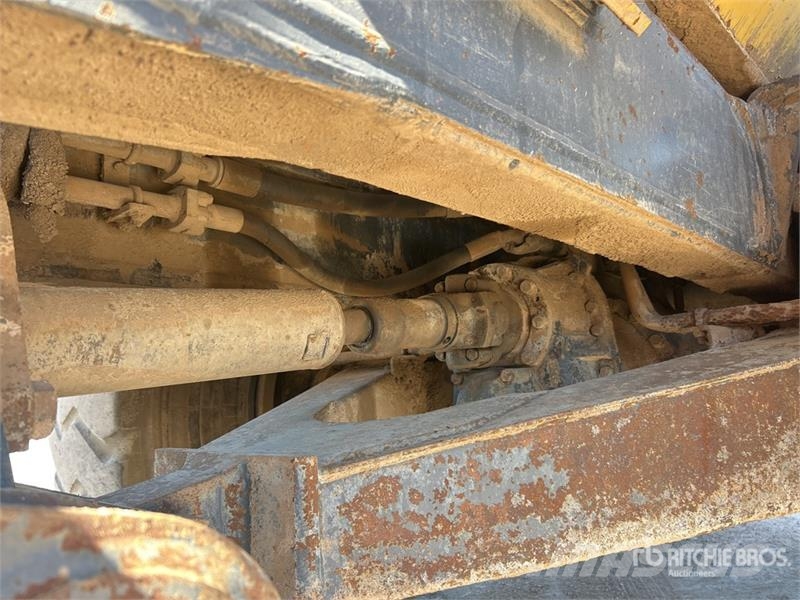 Komatsu HM300-1 ساحبات مفصلية