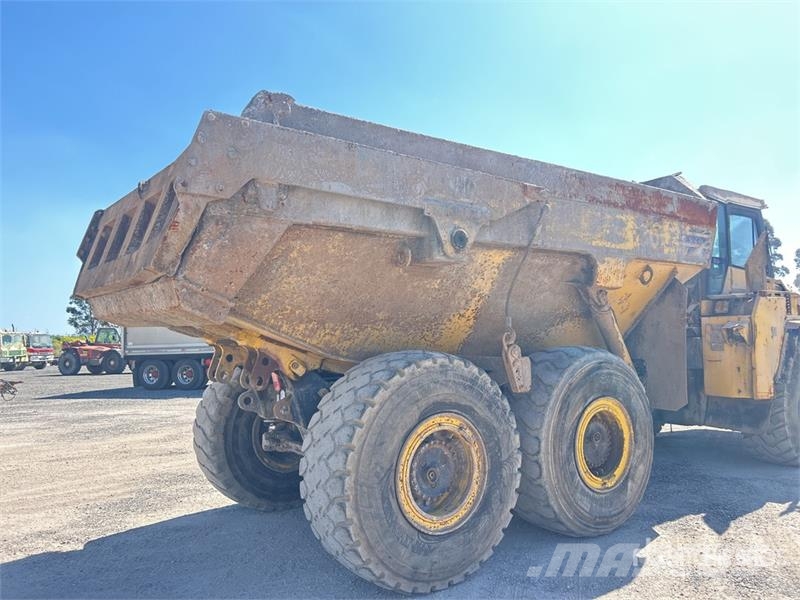 Komatsu HM300-1 ساحبات مفصلية