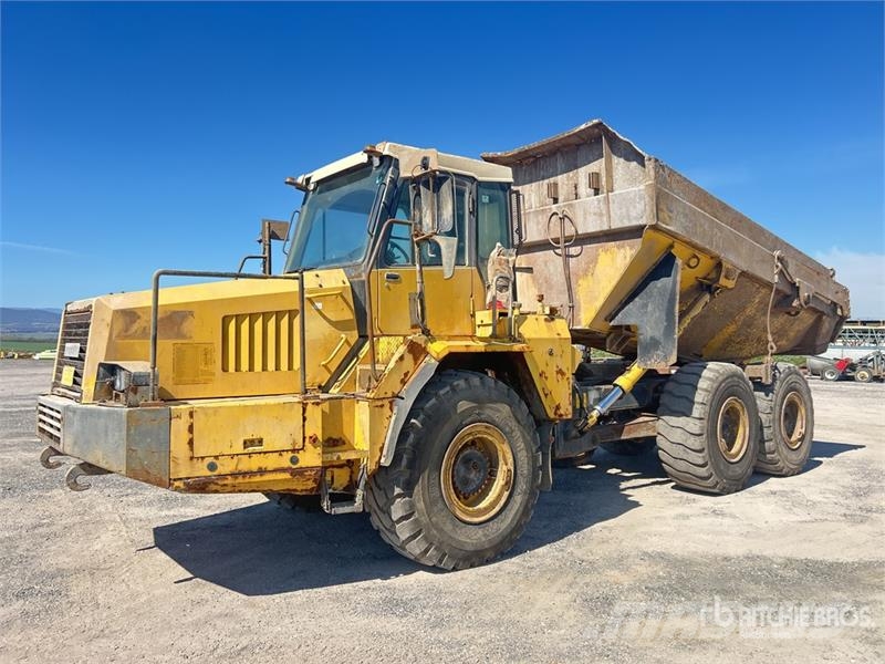 Komatsu HM300-1 ساحبات مفصلية