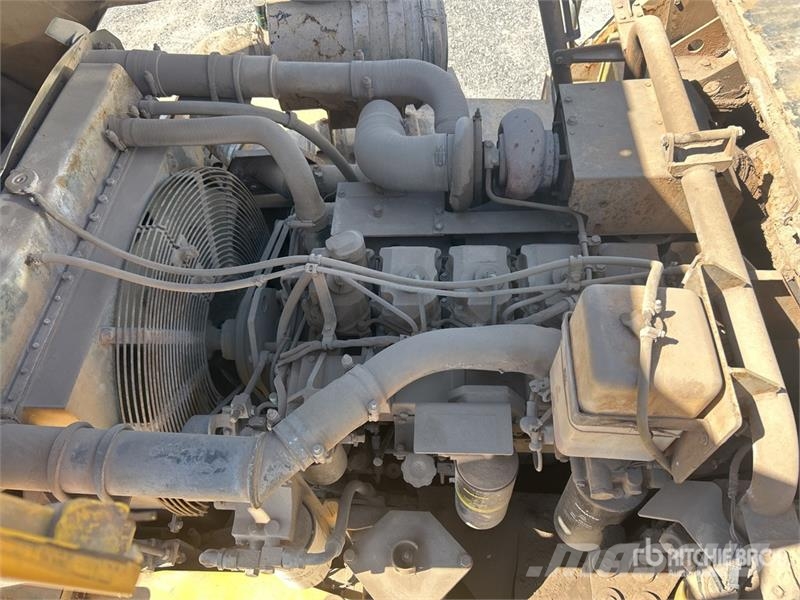 Komatsu HM300-1 ساحبات مفصلية