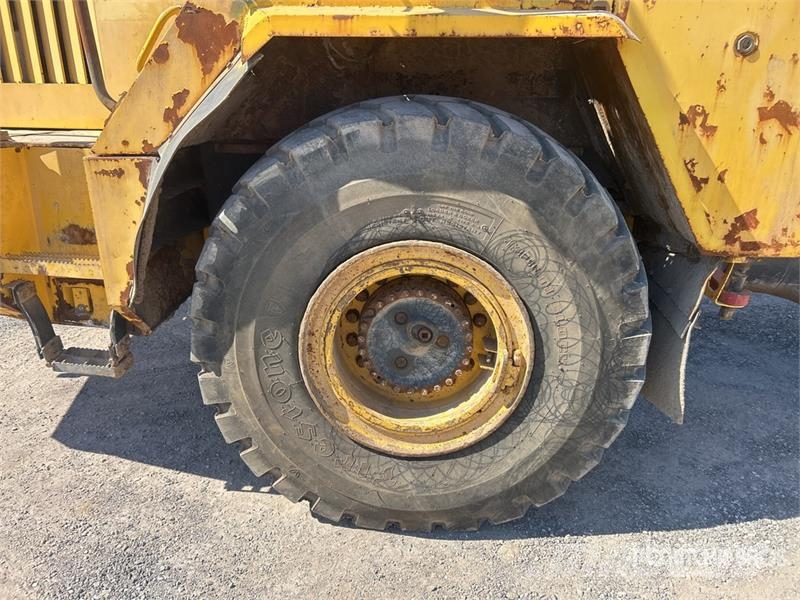 Komatsu HM300-1 ساحبات مفصلية
