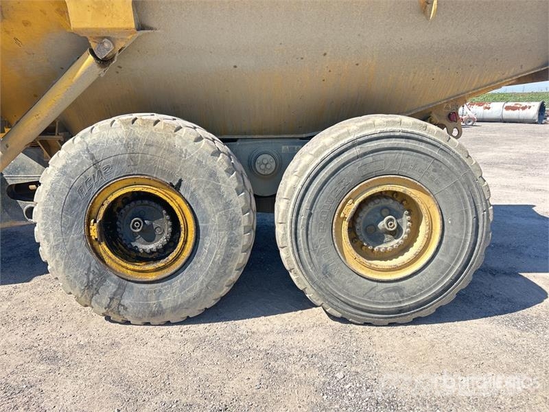 Komatsu HM300-1 ساحبات مفصلية
