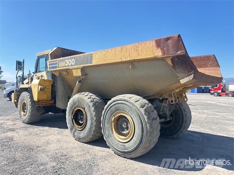 Komatsu HM300-1 ساحبات مفصلية