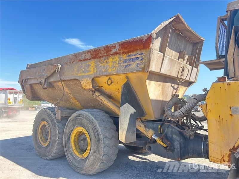 Komatsu HM300-1 ساحبات مفصلية