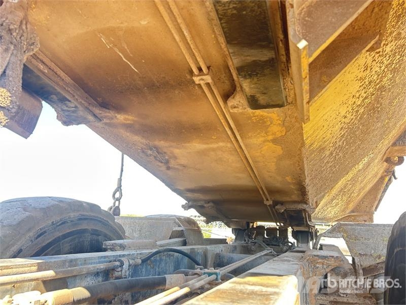 Komatsu HM300-1 ساحبات مفصلية
