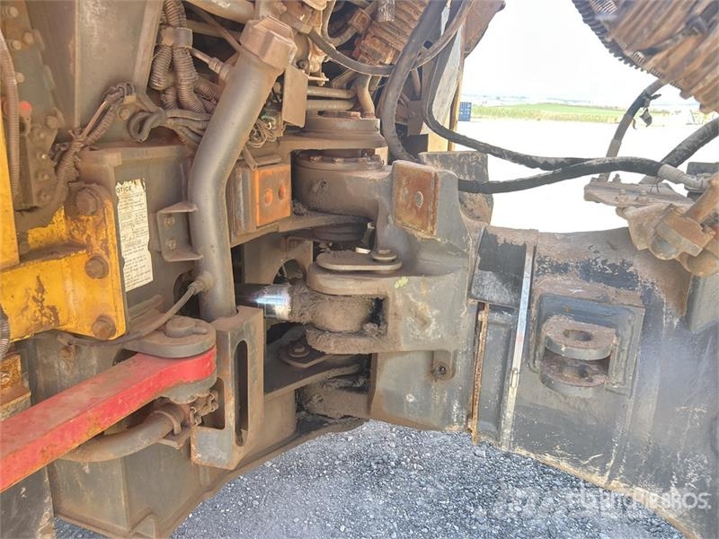 Komatsu HM300-1 ساحبات مفصلية