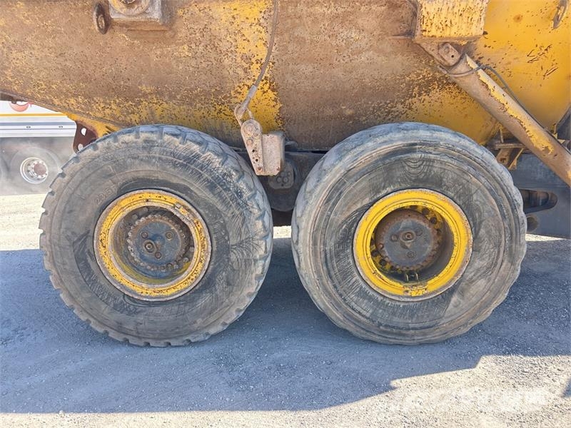 Komatsu HM300-1 ساحبات مفصلية