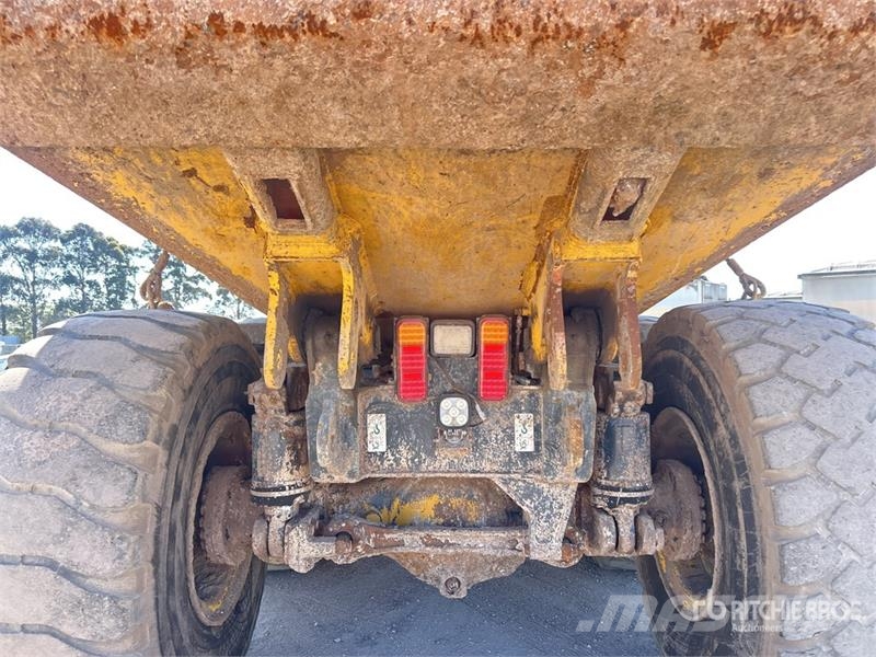 Komatsu HM300-1 ساحبات مفصلية
