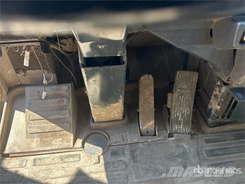 Komatsu HM300-1 ساحبات مفصلية