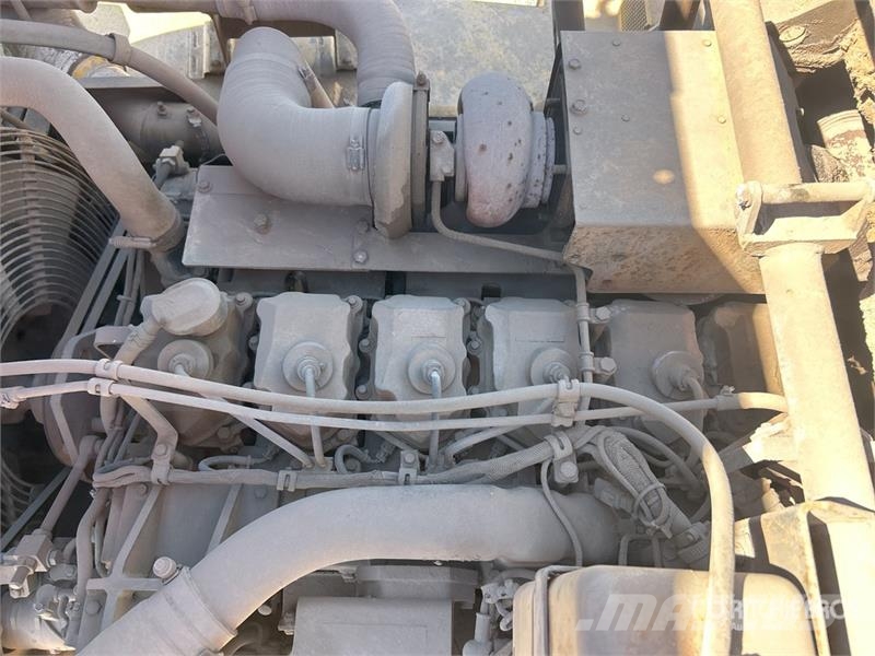 Komatsu HM300-1 ساحبات مفصلية