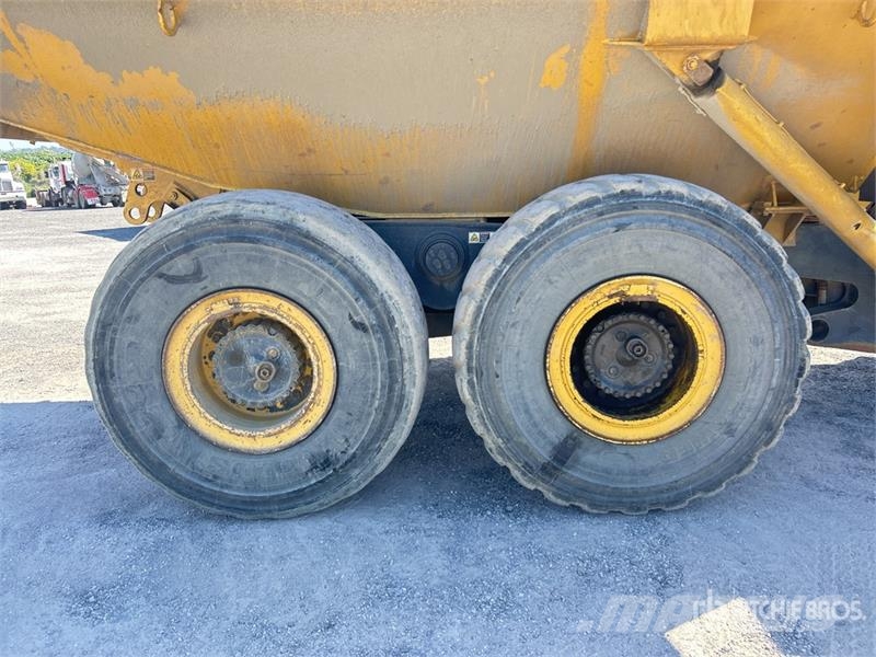 Komatsu HM300-1 ساحبات مفصلية