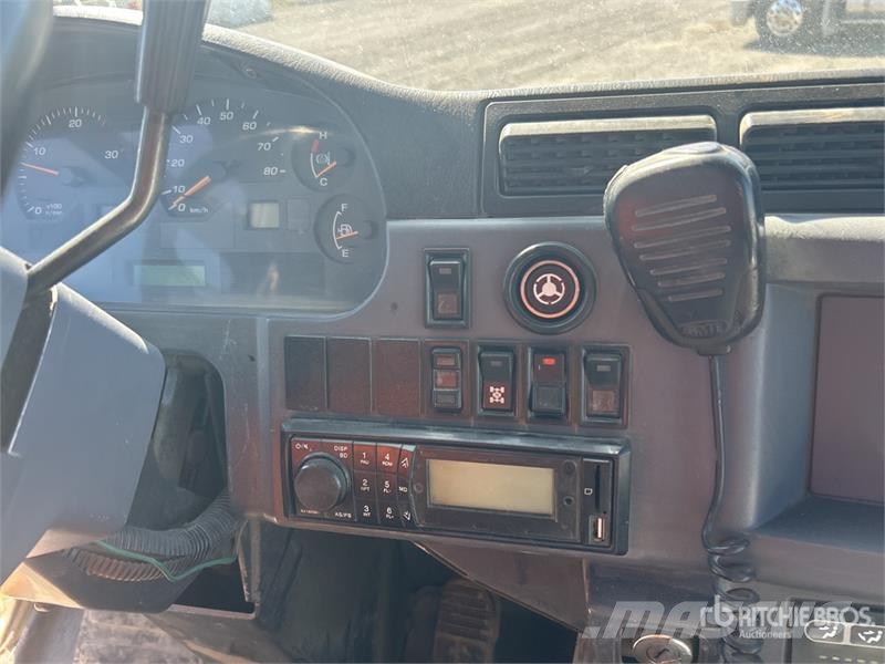 Komatsu HM300-1 ساحبات مفصلية