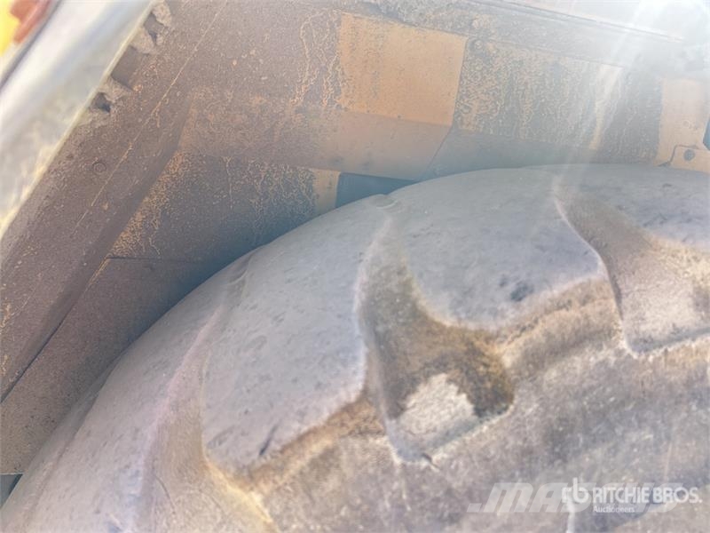 Komatsu HM300-1 ساحبات مفصلية