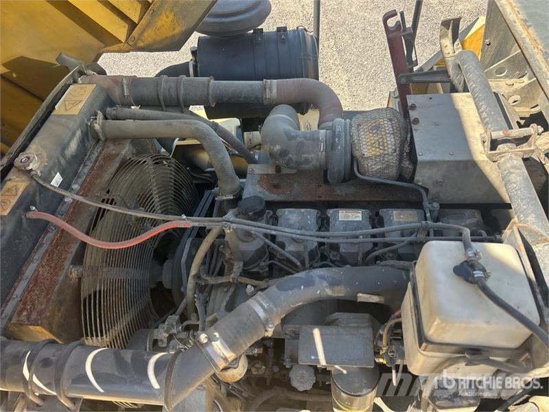 Komatsu HM300-1 ساحبات مفصلية