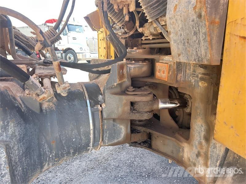 Komatsu HM300-1 ساحبات مفصلية