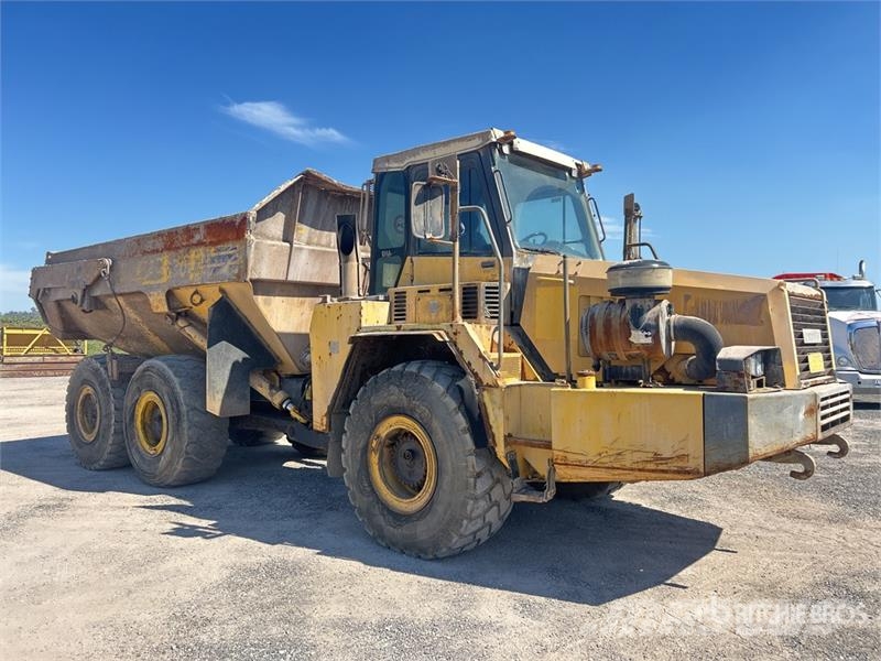 Komatsu HM300-1 ساحبات مفصلية