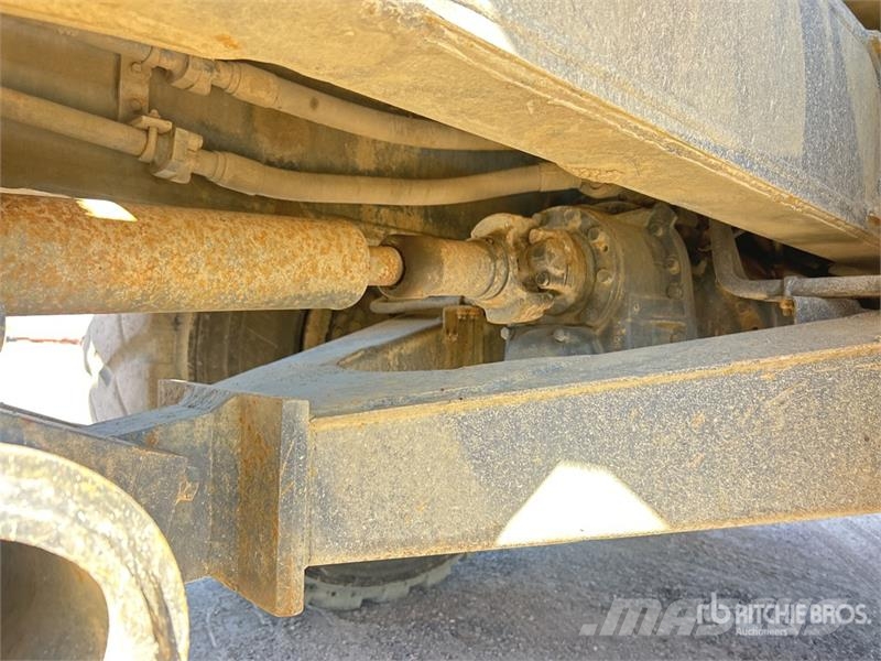 Komatsu HM300-1 ساحبات مفصلية