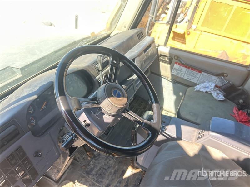 Komatsu HM300-1 ساحبات مفصلية