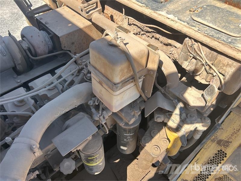 Komatsu HM300-1 ساحبات مفصلية