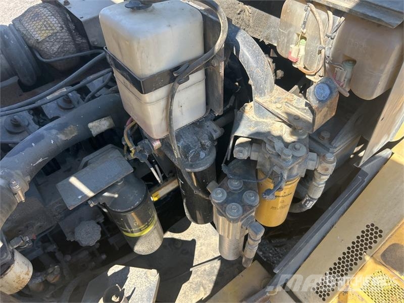 Komatsu HM300-1 ساحبات مفصلية