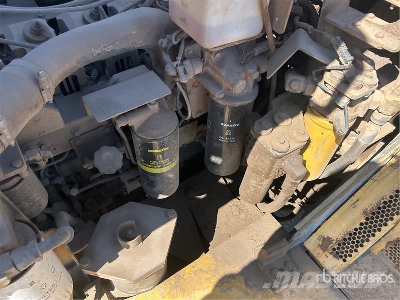 Komatsu HM300-1 ساحبات مفصلية